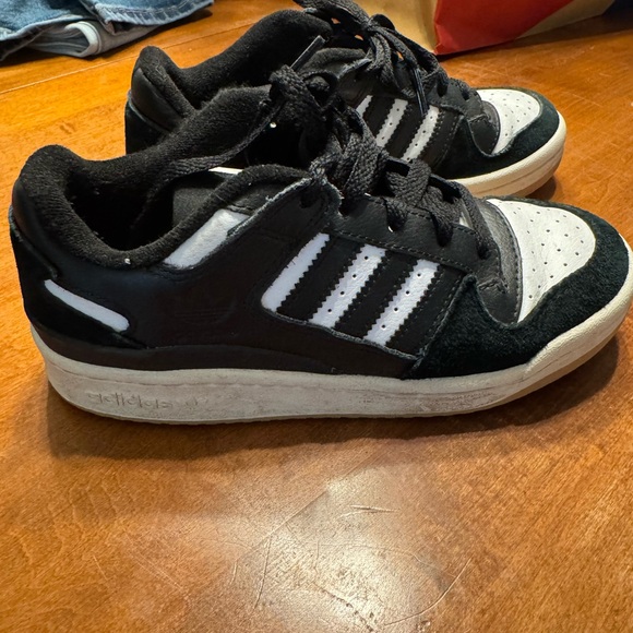 Kids Adidas - Picture 3 of 5